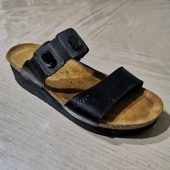 Naot Ashley Sandals - Picture 2 of 16